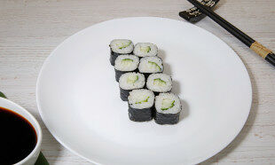 Ролл классический с огурцом 8 шт