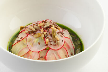 Тартар из желтохвоста с лимонным соусом