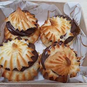Профитроли с шоколадным кремом