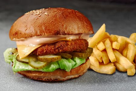 Чикен комбо Бургер и фри