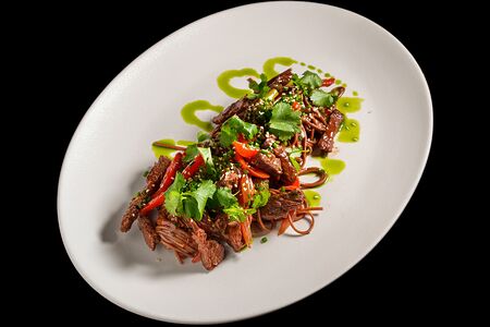 Гречневая лапша с говядиной и овощами