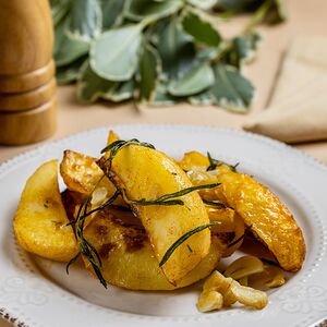 Картофельные дольки с розмарином