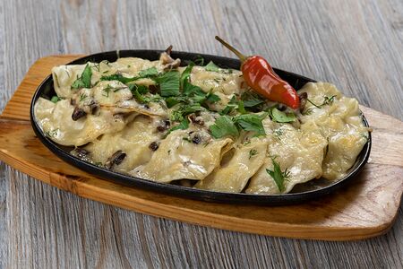 Вареники с картошкой, под сыром и грибами