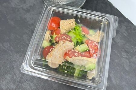 Салат с запеченной индейкой и брокколи