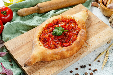 Хачапури по-аджарски с томатом