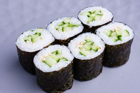 Ролл с огурцом