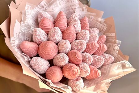 Райское наслаждение клубника в шоколаде букет 24 S