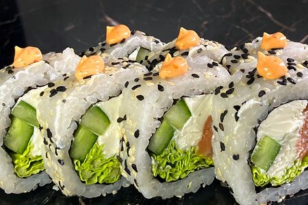 Ролл Острый с лососем