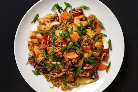 Рамен жареный с морепродуктами