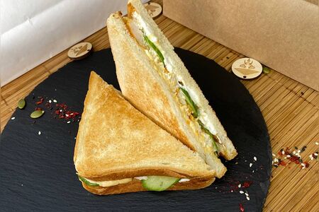 Сэндвич с копчёным цыплёнком 2шт