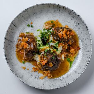 Телячьи щечки с картофельным пюре