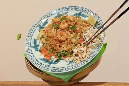 Фо Сао (вок с рисовой лапшой)