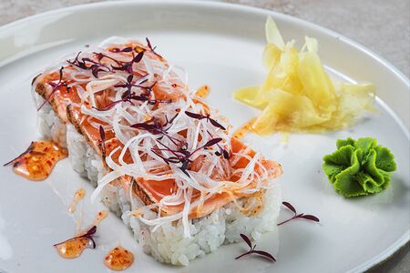 Татаки ролл с лососем