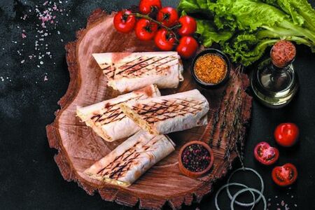 Только мясо курицы и чесночный соус