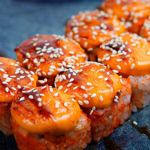 Запеченный Спайси-ролл с лососем