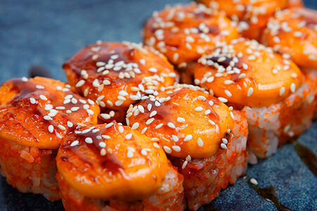 Запеченный спайси ролл с окунем