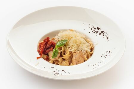 Паста с курицей и грибами