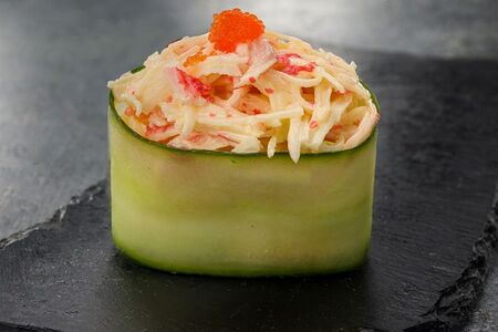 Гункан с крабом