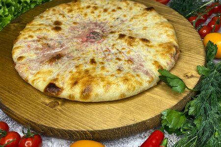 Пирог со свекольным листом и сыром большой