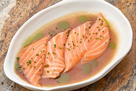 Сашими из лосося с трюфельным соусом