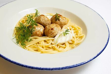 Фрикадельки куриные со спагетти