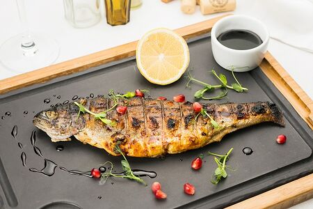 Форель с гранатовым соусом