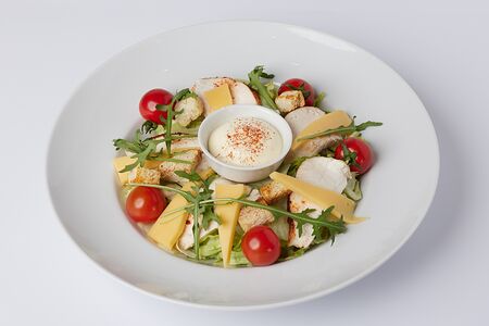 Салат Цезарь с курицей