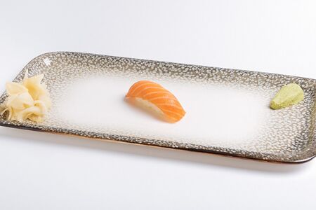 Суши лосось