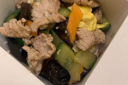 Вок свинина с яйцом и рисом