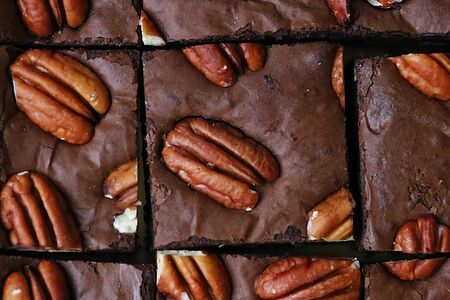 Шоколадный брауни с орехом пекан