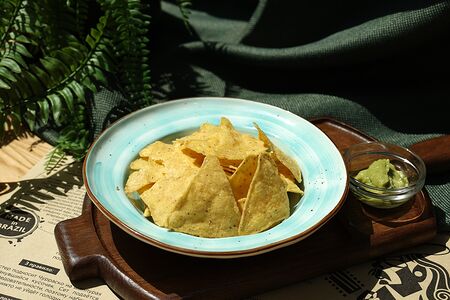 Начос с гуакамоле