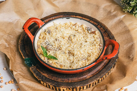 Птитим с грибным миксом и сливочным соусом