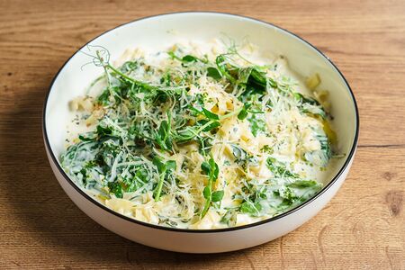 Паста Кватро Формаджи со шпинатом и базиликом