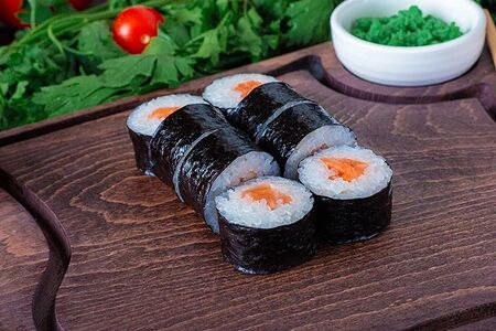 Маки с лососем