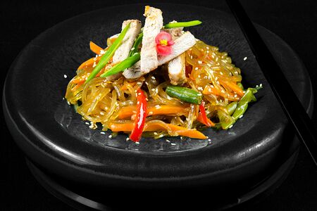 Лапша харусаме со свининой