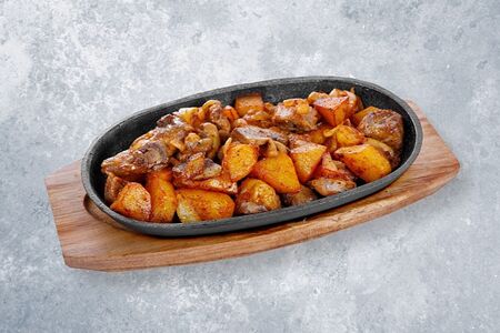 Свинина с картофелем и грибами