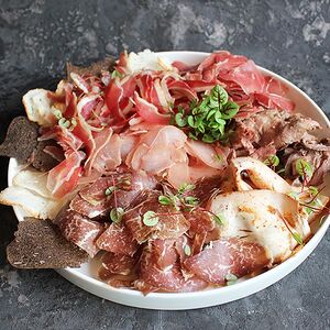 Большая мясная нарезка