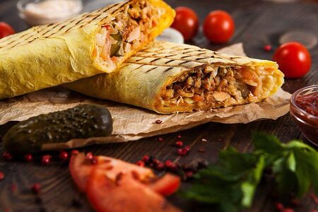 Шаурма в сырном лаваше