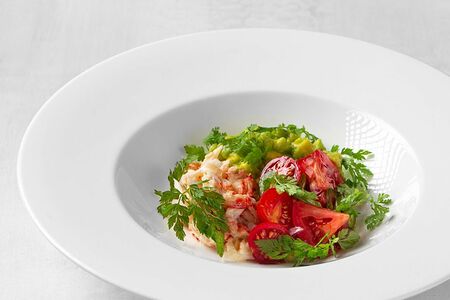 Салат с крабом и авокадо