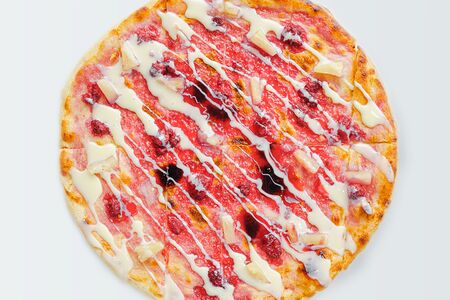 Палочки с ананасами и малиной