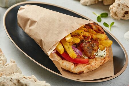 Пита с сувлаки из баранины