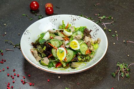 Салат с печенью трески