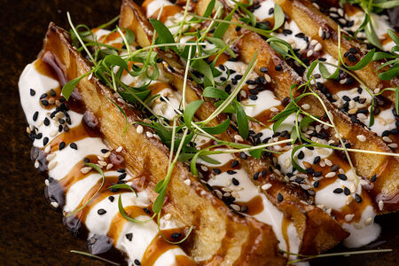 Баклажаны с кремом из козьего сыра