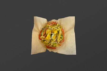 Вок со стеклянной лапшой и овощами