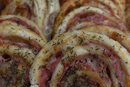 Слойка с ветчиной и сыром