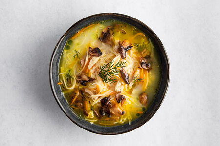 Суп лапша с курицей и грибами