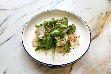 Микс-салат с тыквенными семечками и семенами льна