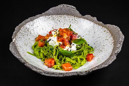 Паста с песто и страчателлой