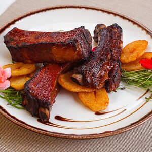 Рёбрышки BBQ с картофелем фри