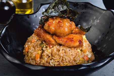 Рис с овощами и курицей в тайском соусе